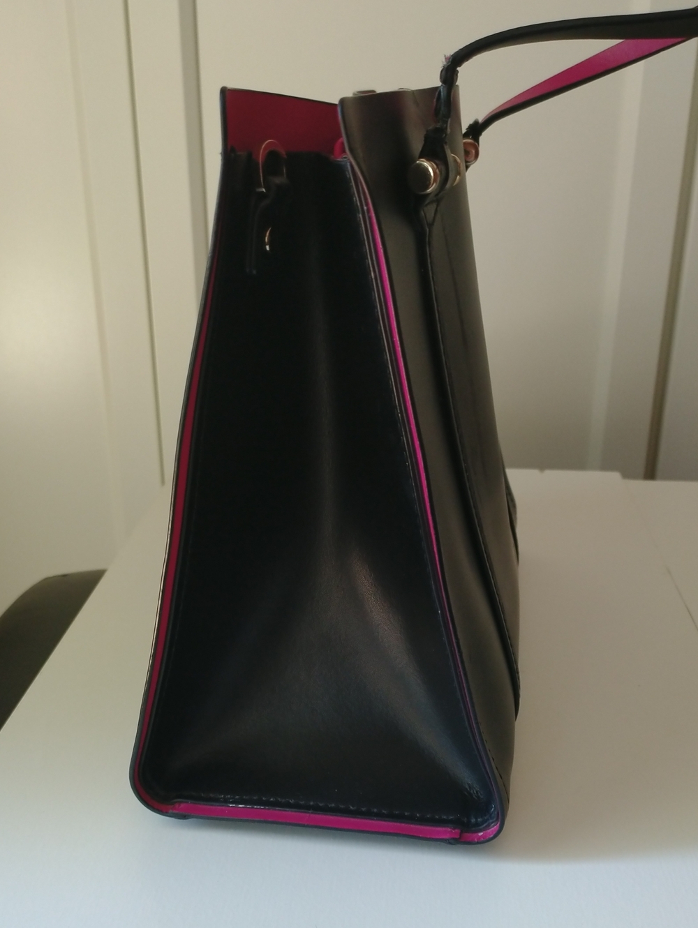 Kate Spade Black Structured Leather Bag with Bright Pink Trim - Picture 3 of 15